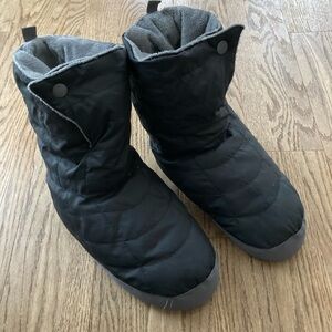 REI black and grey down Quilted Winter slipper booties